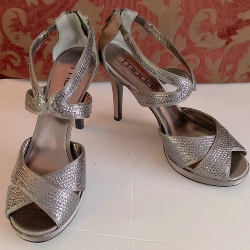Moda Spana gray sequin sparkle sandals  high heel size 8 1/2M cocktail formal 🌹